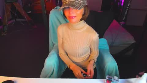 Snapshot of elizabe_th chatting on 03/06/25, 08:30 Elizabethangel online show from 03/06/25, 08:30