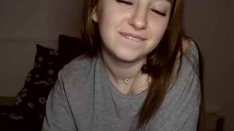 Snapshot of elizabet_18 chatting on 02/19/25, 01:40 Elizabet 18 online show from 02/19/25, 01:40