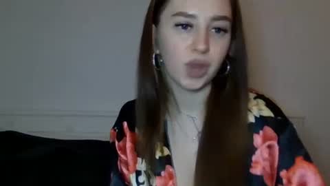 Snapshot of elizabet_18 chatting on 02/24/25, 05:43 Elizabet 18 online show from 02/24/25, 05:43