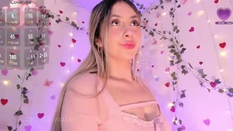 Snapshot of elizabeth_jing chatting on 03/09/25, 01:25 Independent Model online show from 03/09/25, 01:25