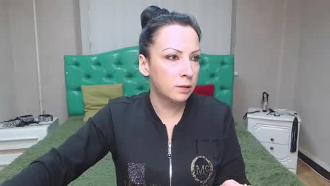 Snapshot of elizabethsho chatting on 01/25/25, 06:24 ElizabethSho online show from 01/25/25, 06:24