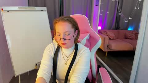 Snapshot of elizabethwalson chatting on 11/15/25, 11:40 Lizzy online show from 11/15/25, 11:40