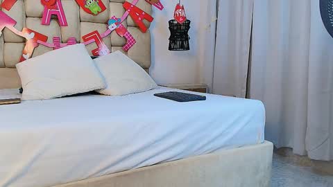 Eliza online show from 09/13/25, 11:43