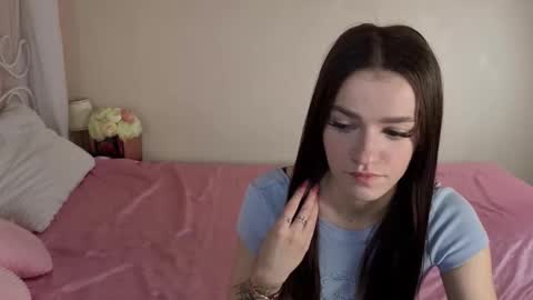 elizzza_ online show from 10/14/25, 05:19