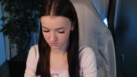 elizzza_ online show from 10/17/25, 05:21