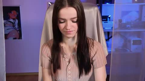 elizzza_ online show from 10/21/25, 05:19