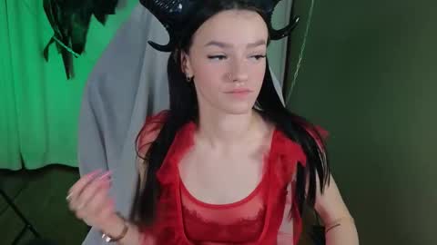 elizzza_ online show from 10/31/25, 05:41