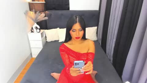 Snapshot of ella______ chatting on 12/15/24, 08:30 Ella online show from 12/15/24, 08:30