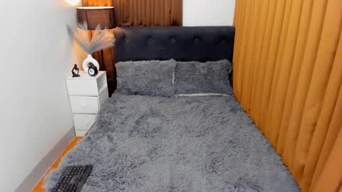 Snapshot of ella______ chatting on 12/27/24, 04:54 Ella online show from 12/27/24, 04:54