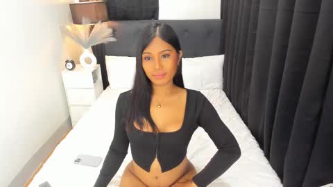 Snapshot of ella______ chatting on 01/19/25, 03:21 Ella online show from 01/19/25, 03:21