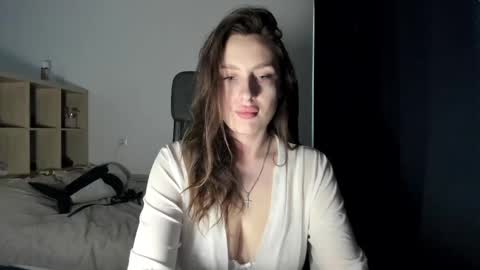 Snapshot of ella___bell chatting on 02/24/25, 09:32 ella___bell online show from 02/24/25, 09:32