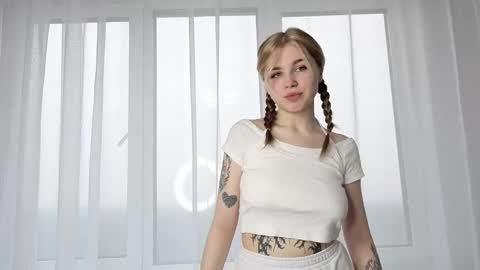 ella_desire online show from 12/04/25, 07:50