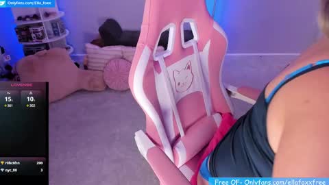 Snapshot of ella_foxx chatting on 03/05/25, 02:36 ella_foxx online show from 03/05/25, 02:36