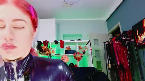 ella_kross online show from 10/09/25, 03:26