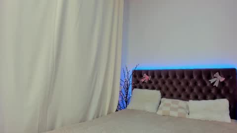 Ella Mayers online show from 03/06/25, 12:54