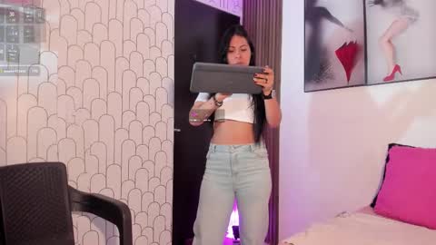 Snapshot of ella_rouse1 chatting on 09/16/25, 11:55 ella rouse online show from 09/16/25, 11:55