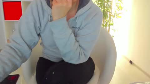 Snapshot of ella_squirt chatting on 03/06/25, 08:30 ella_squirt online show from 03/06/25, 08:30