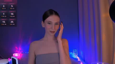 Snapshot of ellaamber chatting on 12/17/24, 12:01 ellaamber online show from 12/17/24, 12:01