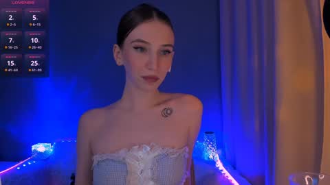 Snapshot of ellaamber chatting on 12/23/24, 10:55 ellaamber online show from 12/23/24, 10:55