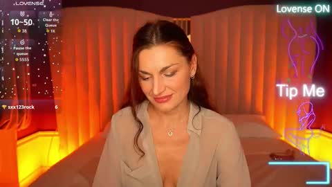 Ella online show from 10/14/25, 09:04