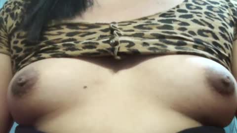 Snapshot of ellah_morena chatting on 01/18/25, 01:29 Ellah online show from 01/18/25, 01:29
