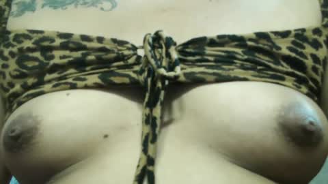 Snapshot of ellah_morena chatting on 01/19/25, 08:29 Ellah online show from 01/19/25, 08:29
