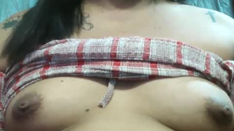 Snapshot of ellah_morena chatting on 01/26/25, 03:58 Ellah online show from 01/26/25, 03:58