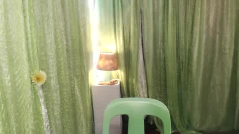Snapshot of ellah_morena chatting on 02/19/25, 04:44 Ellah online show from 02/19/25, 04:44