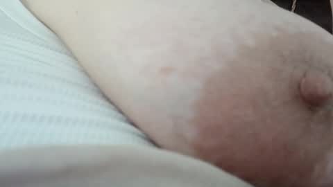 Snapshot of ellajossie chatting on 10/16/25, 06:36 Ella online show from 10/16/25, 06:36