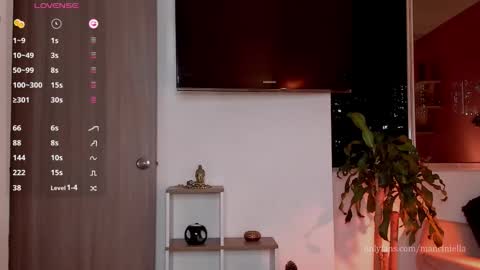 Ella online show from 11/07/25, 12:21