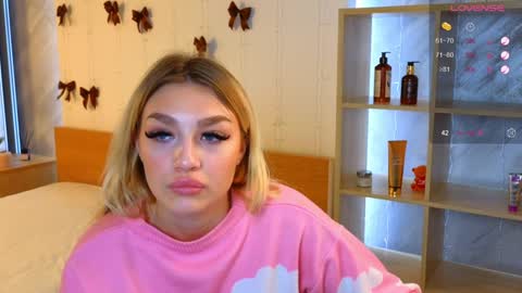 Snapshot of ellamilla chatting on 12/25/24, 11:33 ellamilla online show from 12/25/24, 11:33