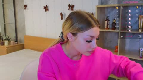 Snapshot of ellamilla chatting on 12/30/24, 05:37 ellamilla online show from 12/30/24, 05:37