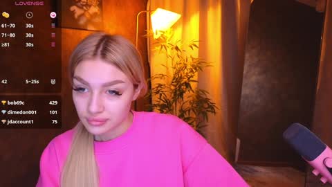 Snapshot of ellamilla chatting on 01/13/25, 05:33 ellamilla online show from 01/13/25, 05:33