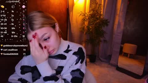 Snapshot of ellamilla chatting on 01/21/25, 06:00 ellamilla online show from 01/21/25, 06:00