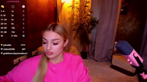 Snapshot of ellamilla chatting on 01/23/25, 08:57 ellamilla online show from 01/23/25, 08:57