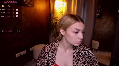 Snapshot of ellamilla chatting on 01/28/25, 08:36 ellamilla online show from 01/28/25, 08:36