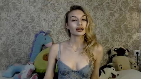 Snapshot of ellamilla chatting on 10/30/25, 09:44 ellamilla online show from 10/30/25, 09:44