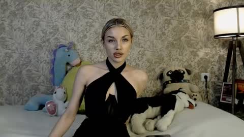 Snapshot of ellamilla chatting on 11/10/25, 10:25 ellamilla online show from 11/10/25, 10:25