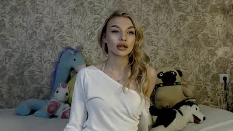 Snapshot of ellamilla chatting on 11/13/25, 10:25 ellamilla online show from 11/13/25, 10:25