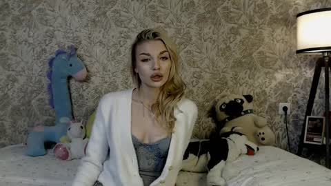 Snapshot of ellamilla chatting on 11/21/25, 10:58 ellamilla online show from 11/21/25, 10:58