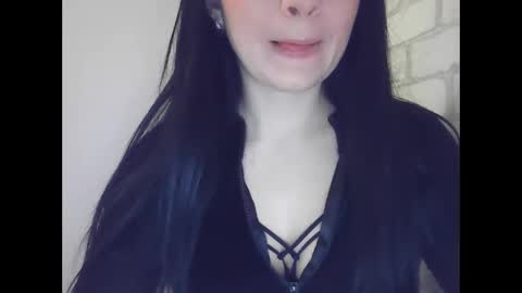 Snapshot of elle010843 chatting on 01/05/25, 02:41 elle010843 online show from 01/05/25, 02:41