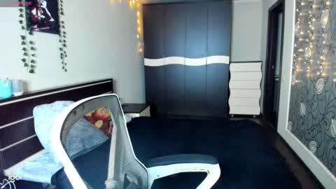 Luna online show from 11/20/25, 05:07