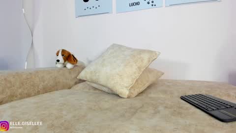 Yiss online show from 02/07/25, 01:43