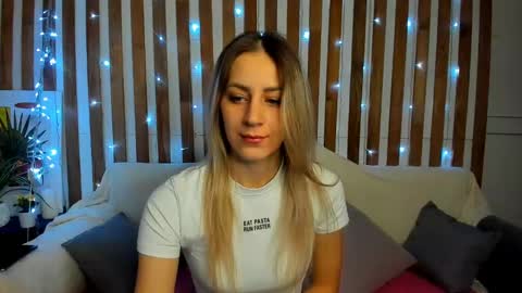 Snapshot of ellen_ross chatting on 03/02/25, 01:15 Ellen online show from 03/02/25, 01:15
