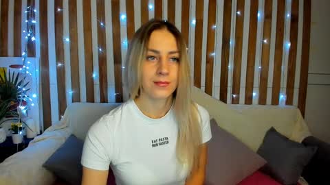 Snapshot of ellen_ross chatting on 03/02/25, 04:17 Ellen online show from 03/02/25, 04:17