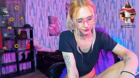 Snapshot of elli_26 chatting on 02/26/25, 11:30 Ellie online show from 02/26/25, 11:30