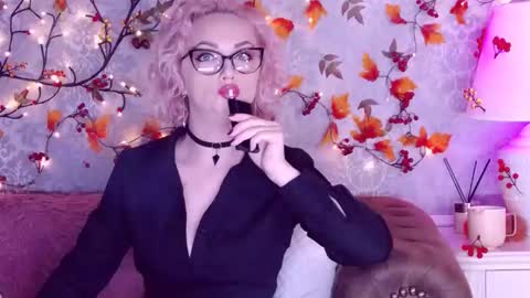 Snapshot of ellianareese chatting on 09/15/25, 01:49 Elliana online show from 09/15/25, 01:49