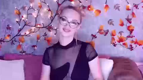 Snapshot of ellianareese chatting on 09/23/25, 02:14 Elliana online show from 09/23/25, 02:14