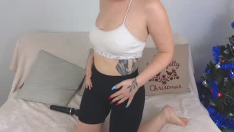 Snapshot of ellie_babyy chatting on 12/20/24, 11:32 Ellie online show from 12/20/24, 11:32