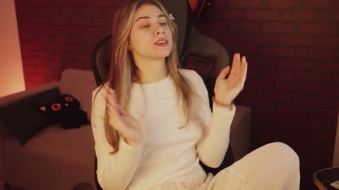 elliecutes online show from 01/07/25, 05:33